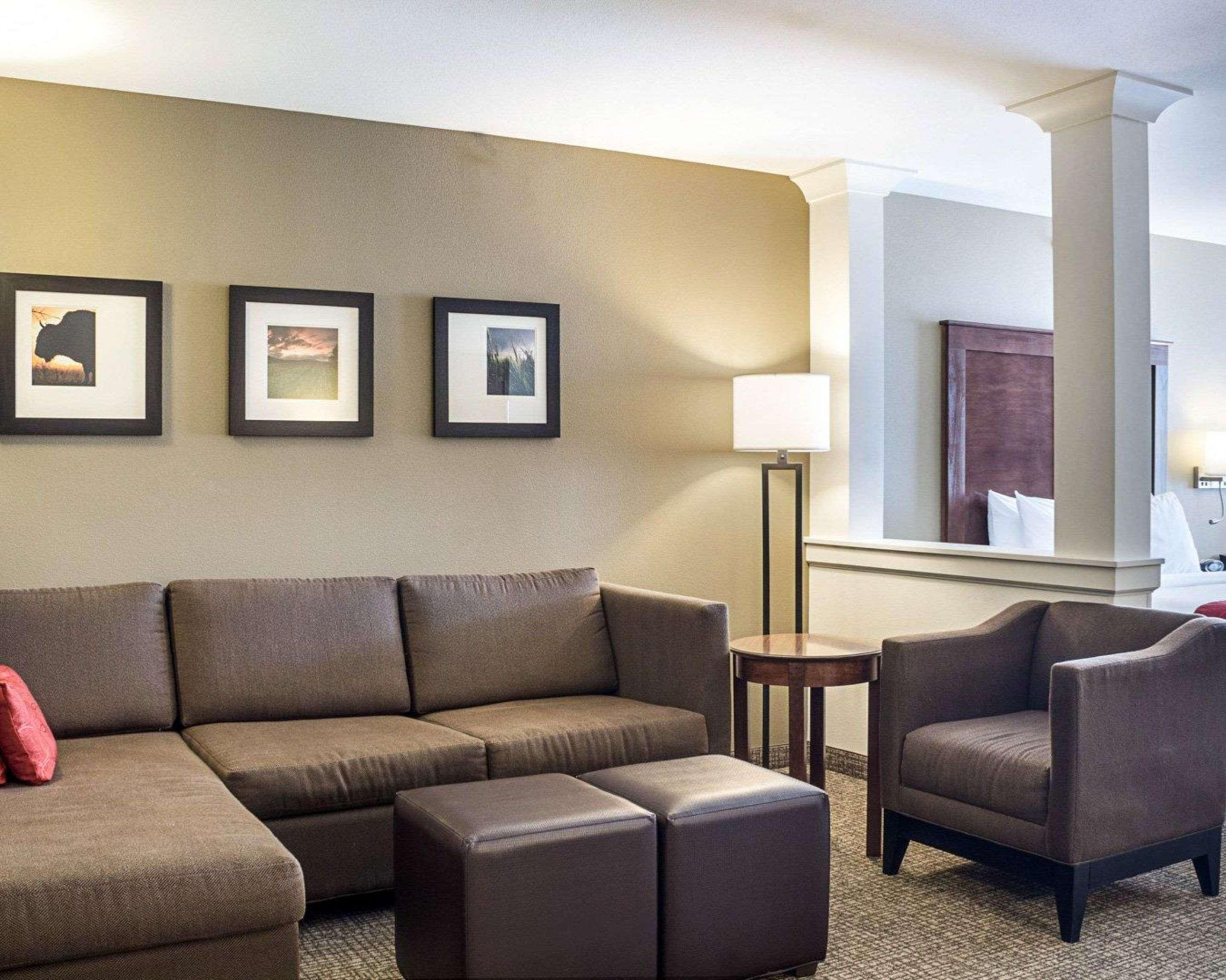 Comfort Suites Fargo Medical Center Exterior photo
