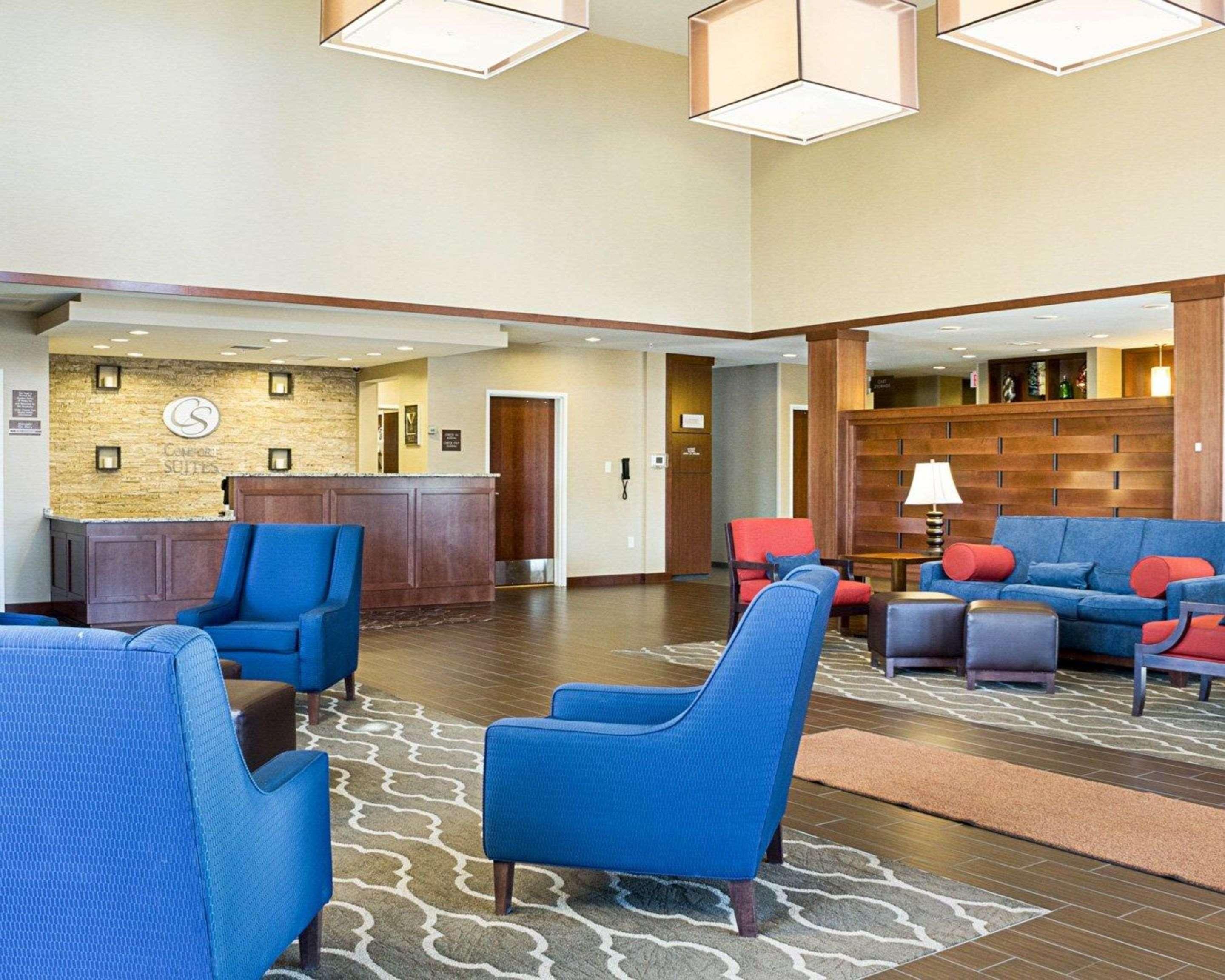 Comfort Suites Fargo Medical Center Exterior photo