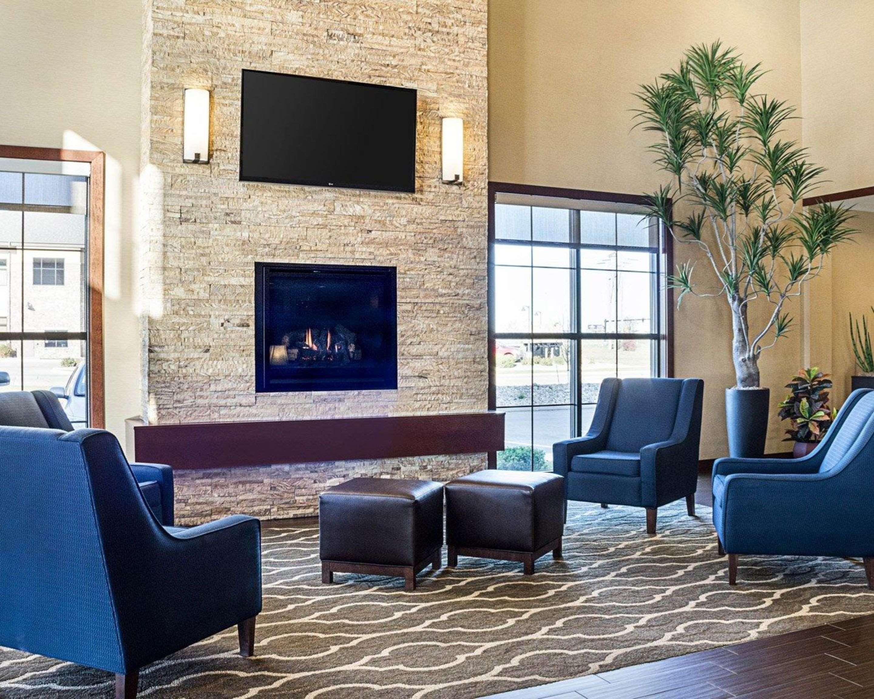 Comfort Suites Fargo Medical Center Exterior photo