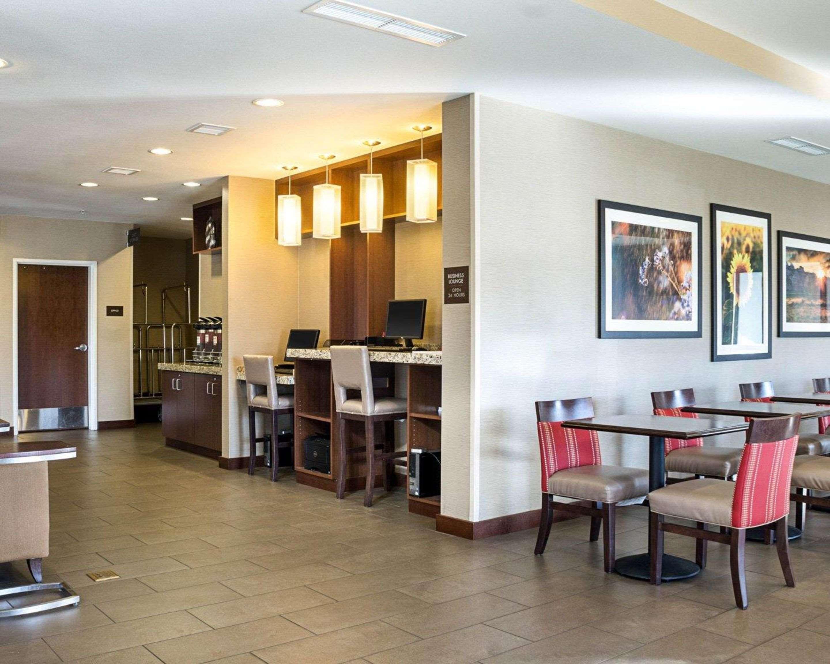 Comfort Suites Fargo Medical Center Exterior photo