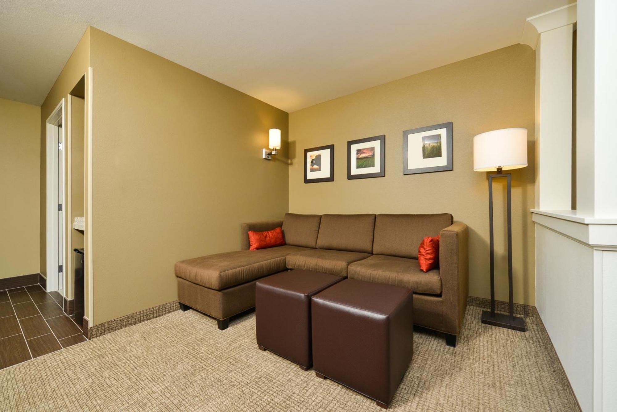 Comfort Suites Fargo Medical Center Exterior photo