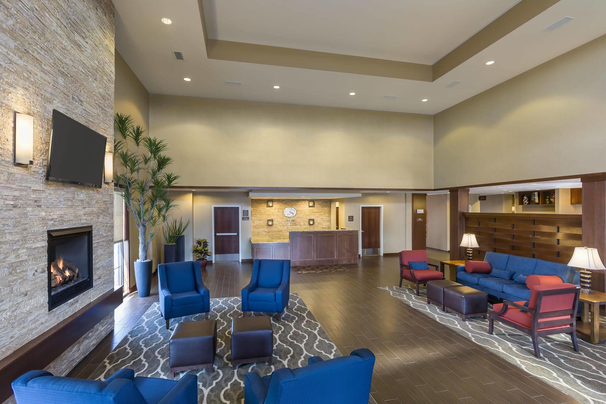 Comfort Suites Fargo Medical Center Exterior photo